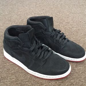 Air Jordan 1 Mid Nouveau - Size 12 - Like New